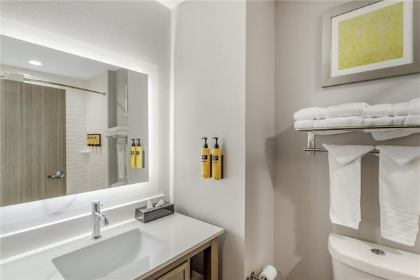 Double Queen - Guest Bath