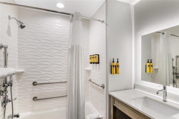 ADA King - Guest Bath