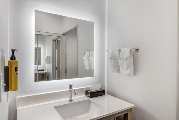 ADA Double Queen - Guest Bath