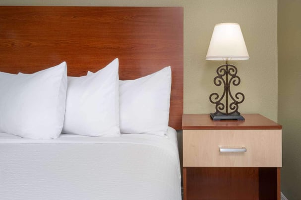 Mobility Accessible | 1 King Bed