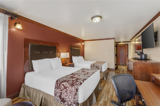 ADA - 2 Queen Beds w/ Roll In Shower