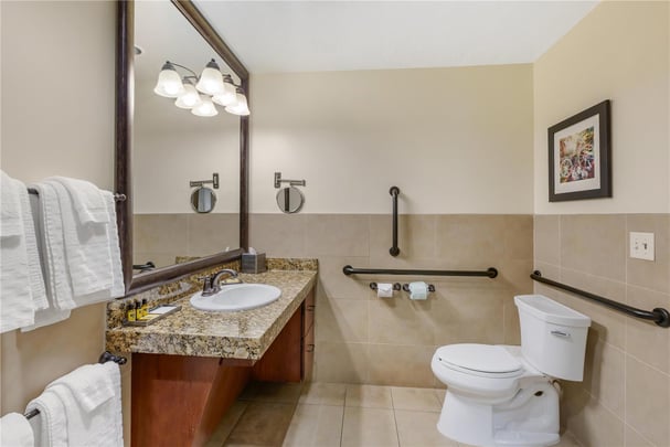 ADA - 2 Queen Beds w/ Roll In Shower