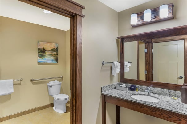 1 King Bed w/ Balcony