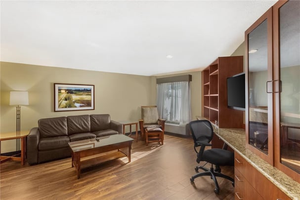 Suite - 1 King Bed w/ Jetted Tub