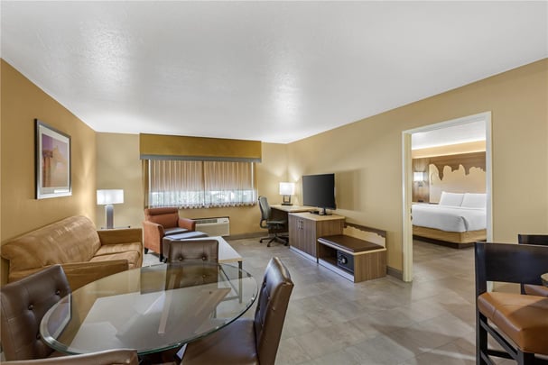 Suite - 1 King Bed with 2 Rooms