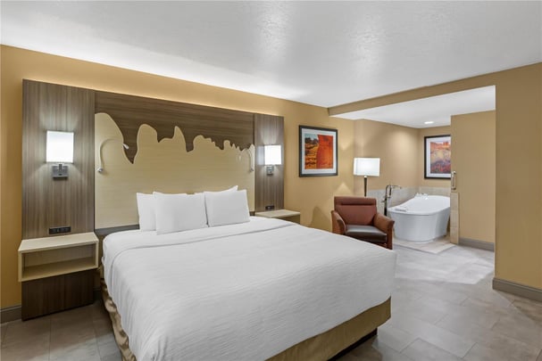 Suite - 1 King Bed with 2 Rooms