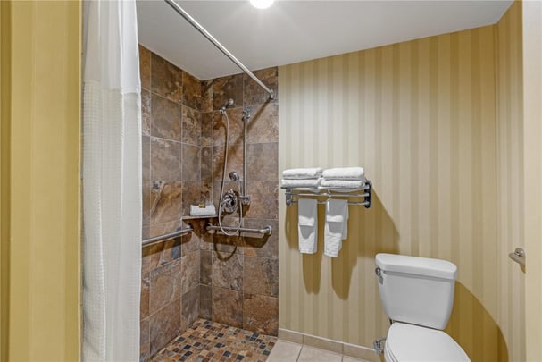 ADA - 2 Queen Beds w/ Roll In Shower