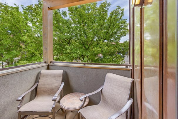 Suite - Main 1 King 2 Queen Beds