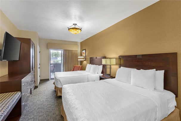 Suite - Main 1 King 2 Queen Beds