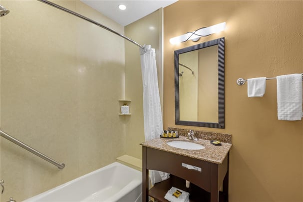 Suite - Main 1 King 2 Queen Beds