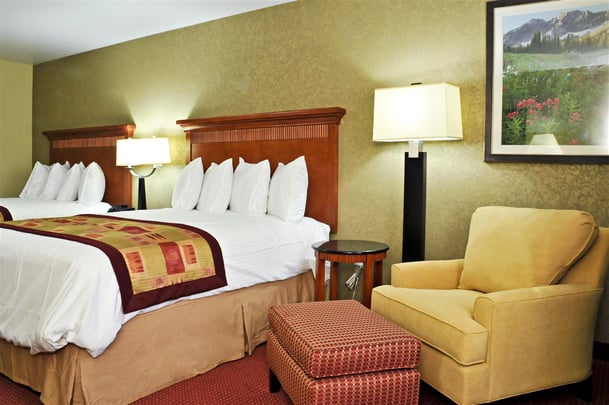 Double Queen with Kitchenette