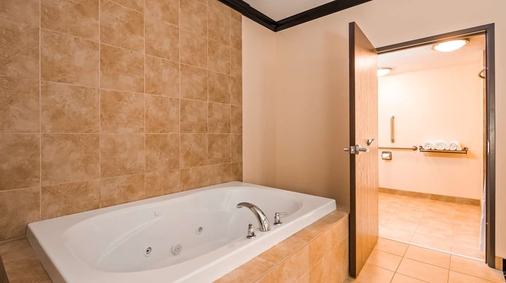 Guest Room with Jetted Tub