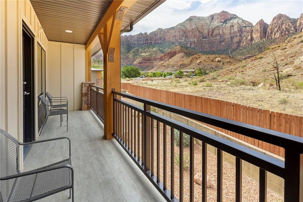 Suite - 1 King Bed w/ Patio