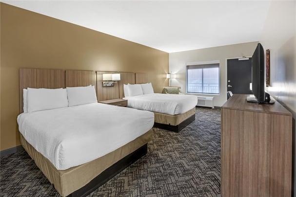 Suite - 3 Queen Beds w/ 2 Rooms