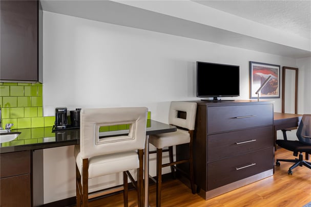 King with Jetted Tub