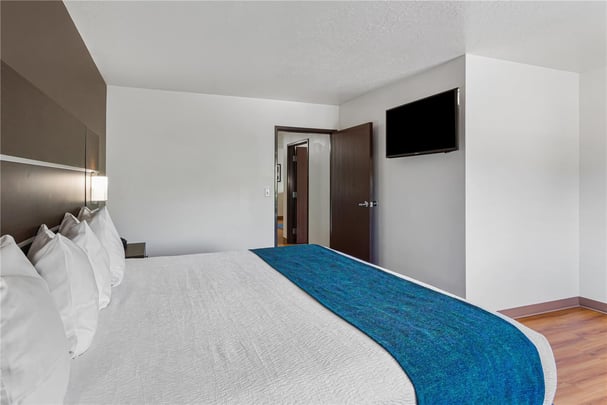 2 King Beds Family Suite