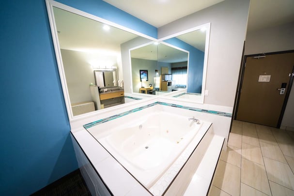 Jacuzzi Suite