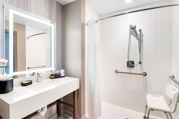 2 Queen Bed Accessible Bathroom