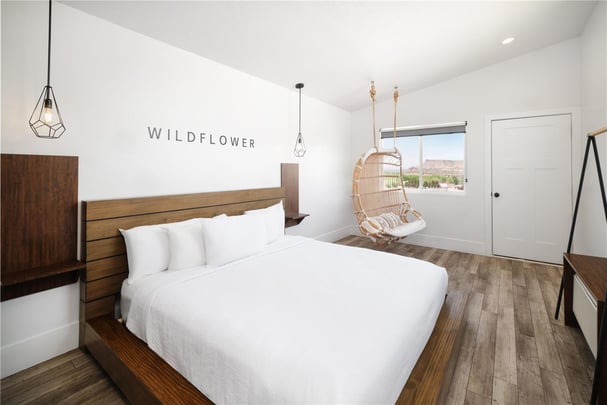 King Bungalow with Swing