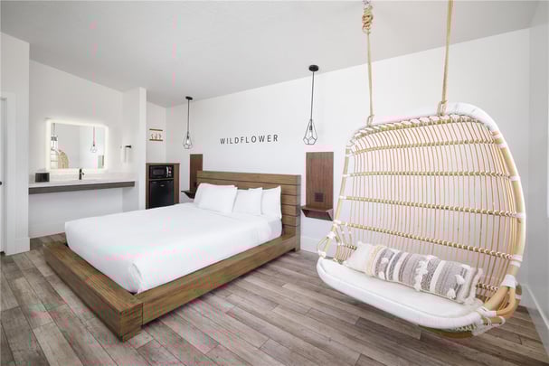 King Bungalow with Swing