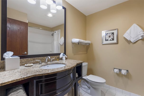 2 Queen Beds w/ Balcony and Golf View