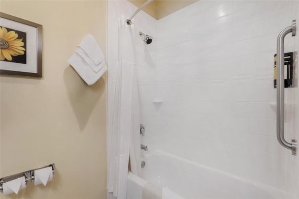 2 Queen Beds w/ Balcony and Golf View