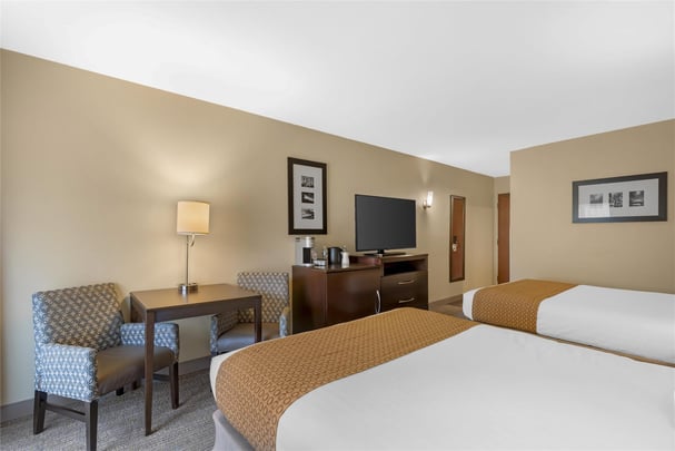 2 Queen Beds w/ Balcony and Golf View