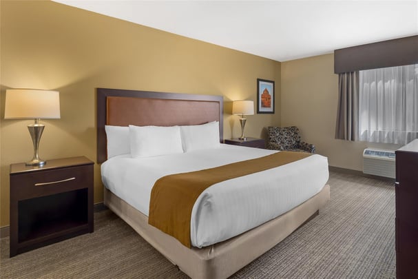 Suite - 1 King Bed w/ Golfview