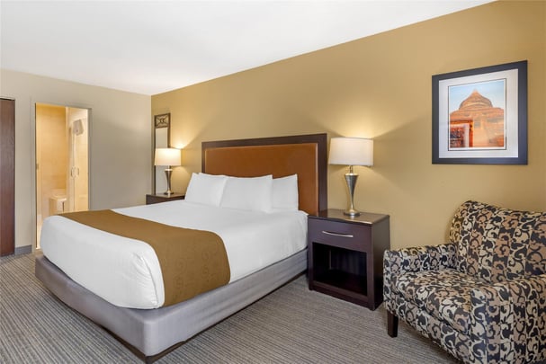 Suite - 1 King Bed w/ Golfview