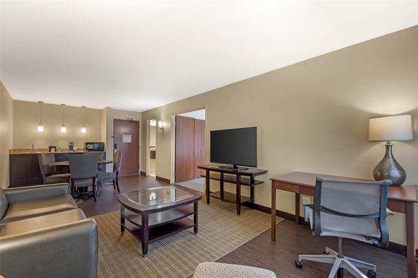 Suite - 1 King Bed w/ Golfview