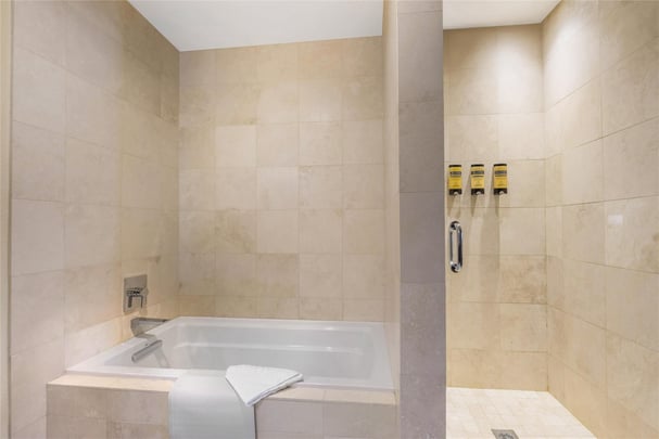 Suite - 1 King Bed w/ Golfview