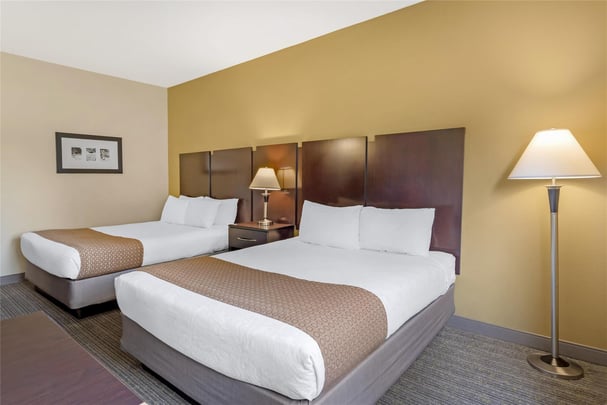 2 Queen Beds w/ Golf View