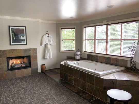 Jacuzzi amp Fireplace