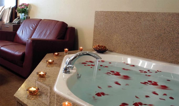 King Spa Tub room