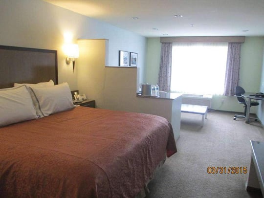 King Suite with Love Seat