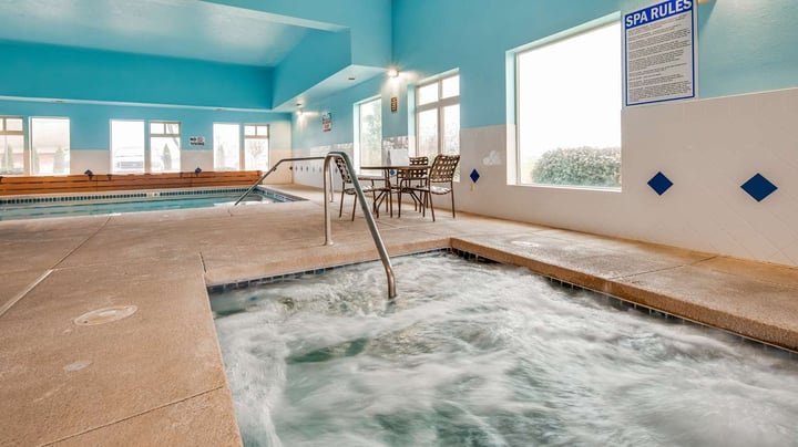 Indoor Pool / Hot Tub