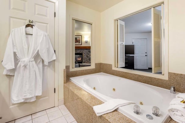 Fireplace Suite Bathroom