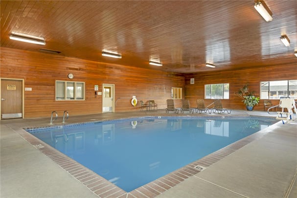Indoor Pool / Hot Tub