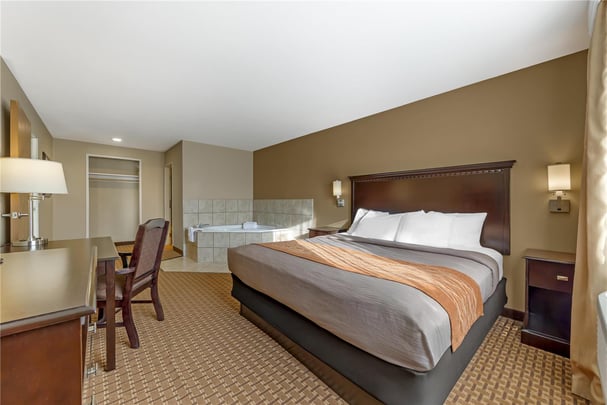 King Spa Suite with Kitchen