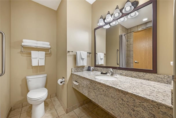 Double Queen - Bathroom