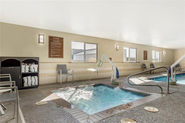 Indoor Pool / Hot Tub