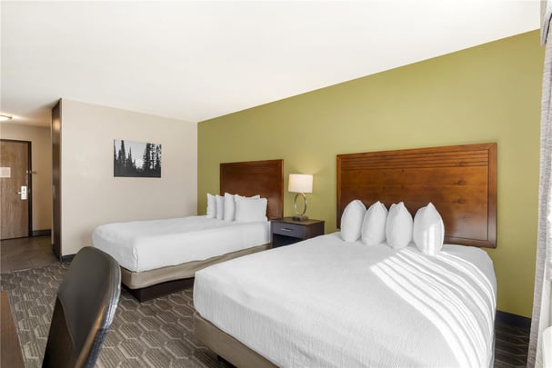 ADA Double Queen (Roll-in Shower)