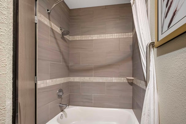 Double queen pet bathroom