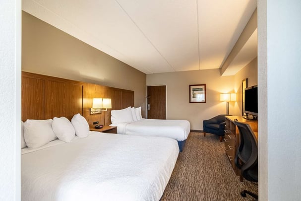 Double Queen Corner Room