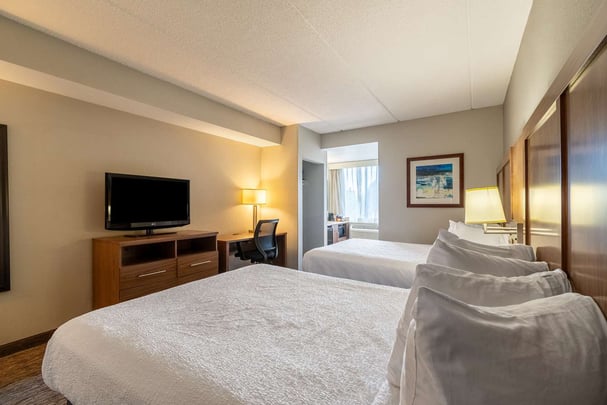 Double Queen Corner Room