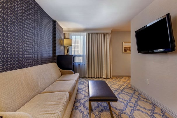 Parlor One Queen ADA