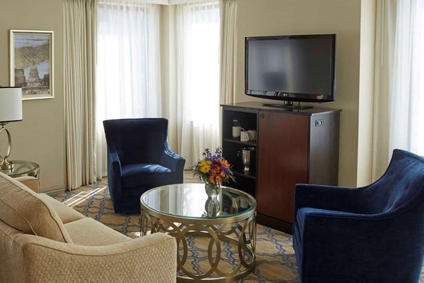 Deluxe Room Sitting Area