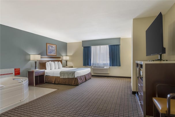 King Guest Room (Whirlpool)