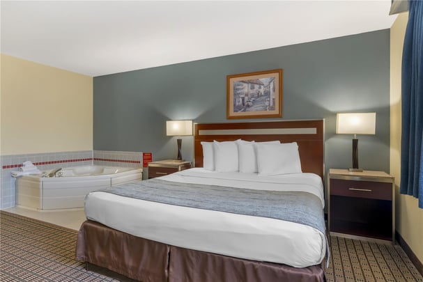 King Guest Room (Whirlpool)
