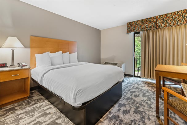 Double Queen (Balcony)